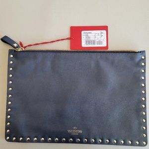 Valentino GARAVANI ROCKSTUD zip envelope clutch